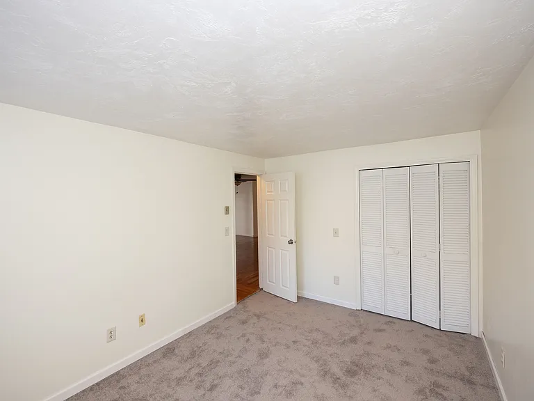 11B Gibbs St #28 — Photo 12