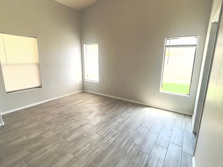 12801 W Soledad St — Photo 4