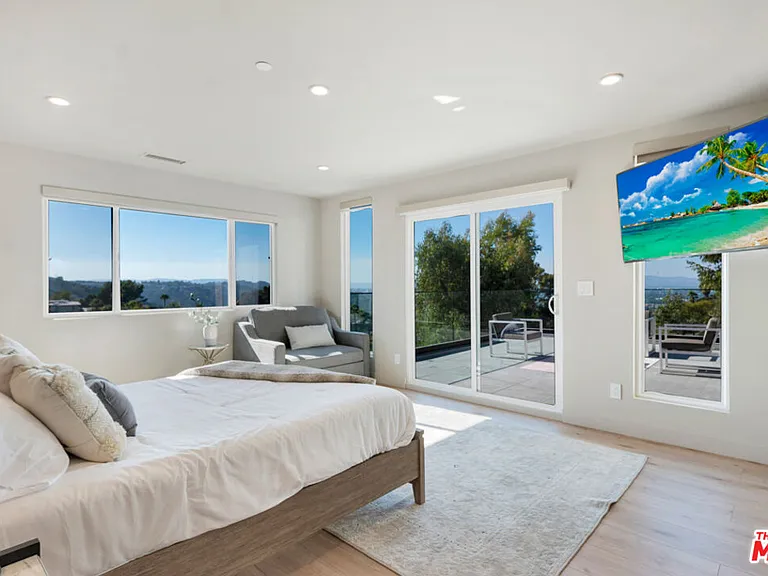 7966 Mulholland Dr — Photo 29
