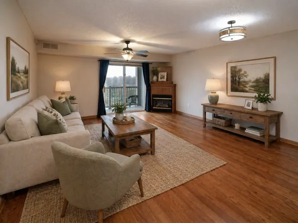 1321 Lake Dr Unit 302, Chanhassen, MN 55317