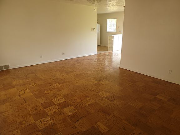 3rd image of 1305 Garland Dr