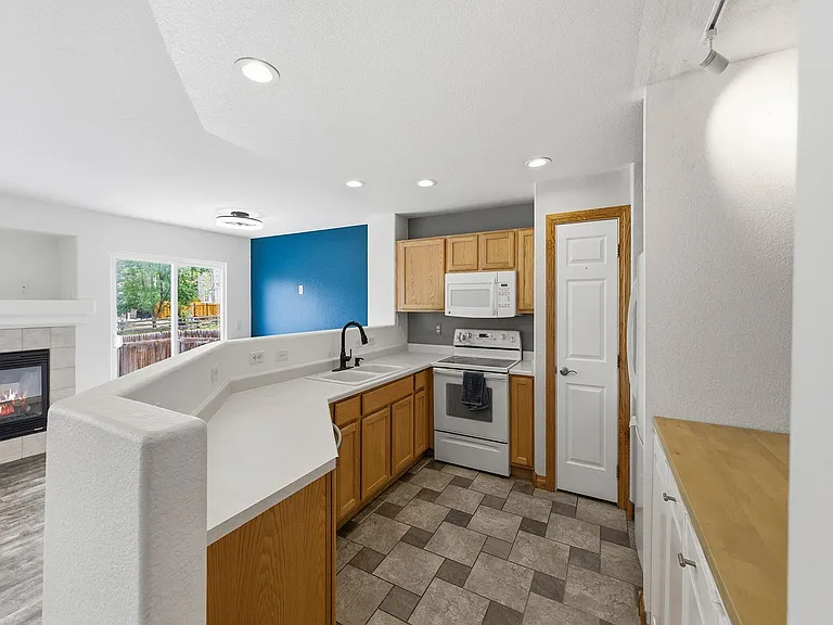 1650 Oak Creek Dr — Photo 6