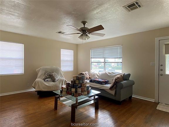 3rd image of 1203 Foster Ave