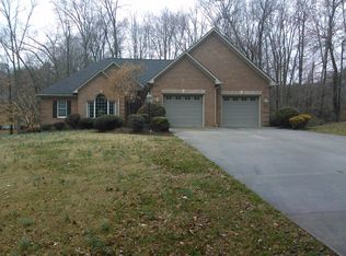 553 Walkabout Ln, Winston Salem, NC 27107