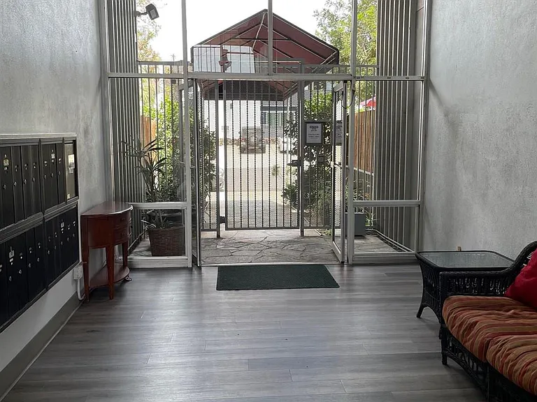 1645 Emerald St #1L — Photo 62