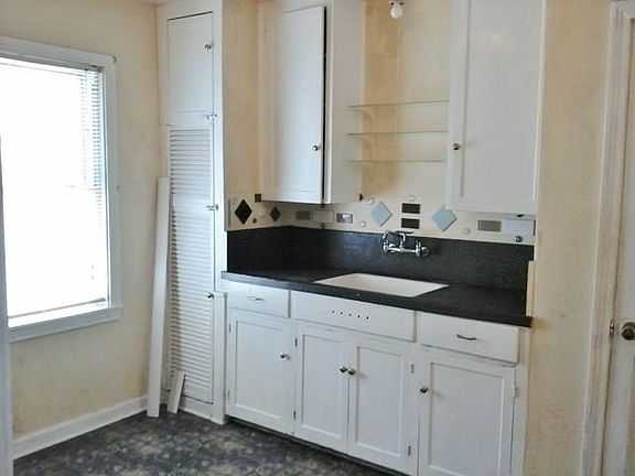 4th image of 5512 James Dr