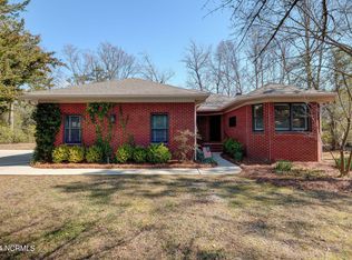 228 Hickory Ln, Hampstead, NC 28443