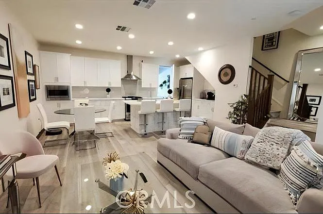 19528 Cardin Pl — Photo 2