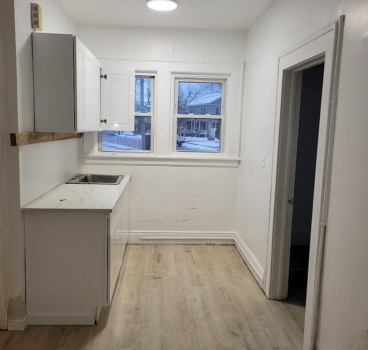 2nd image of 430 Orchard St