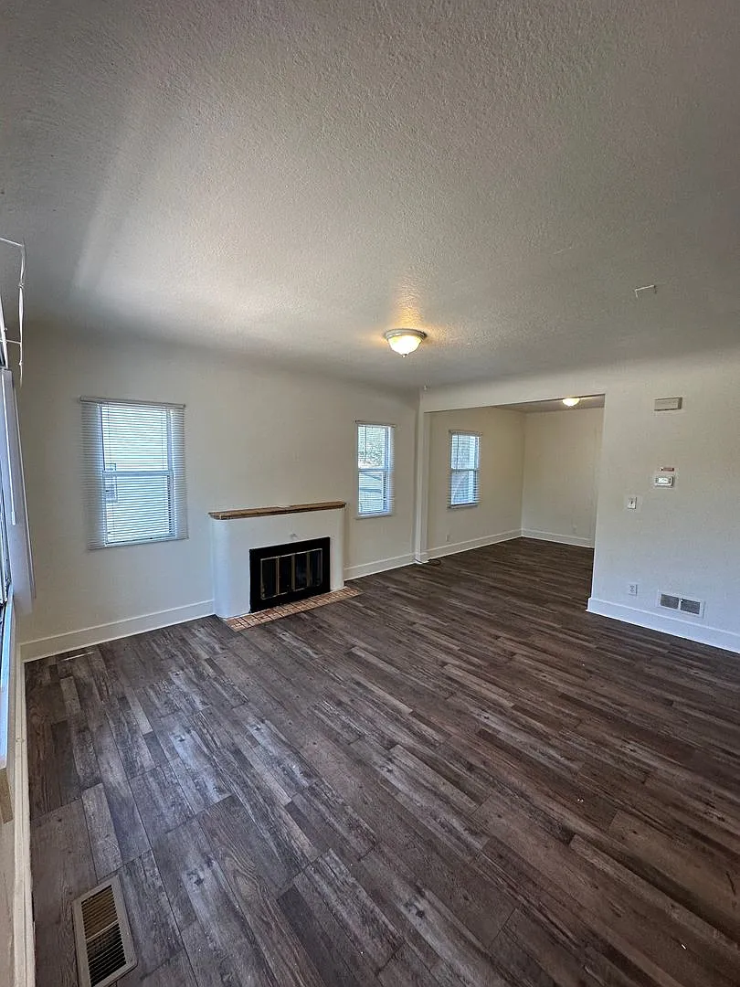 5 Bedroom Large Home Available, close to UNC — Photo 2