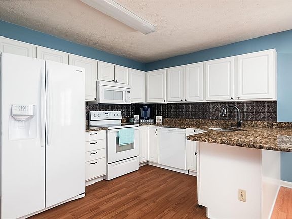 3rd image of 2521 Checkerberry Dr