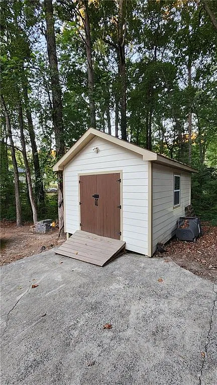5 bed, 3.5 bath, 2473 sqft, $2,900 — Photo 2