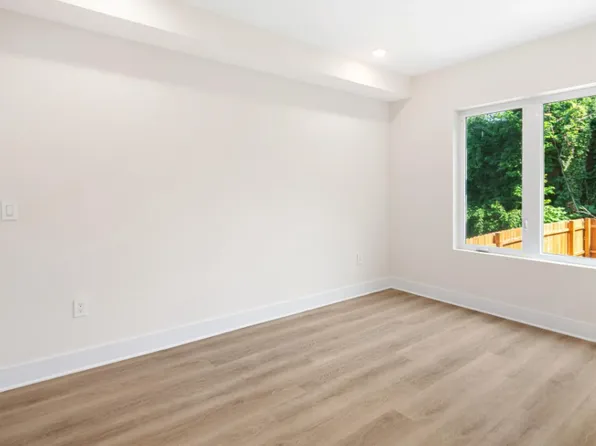 5217 1/2 Warren St, Philadelphia, PA 19131