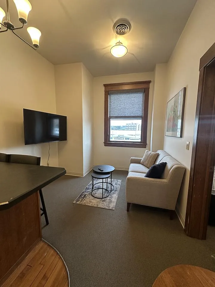 1 bed, 1.0 bath, $1,100 — Photo 3