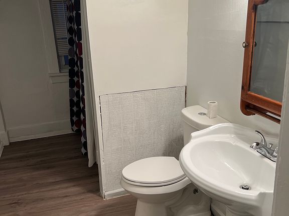 4th image of 149 E Jackson St #2