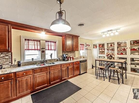 2nd image of 209 N Terrebonne Dr #0