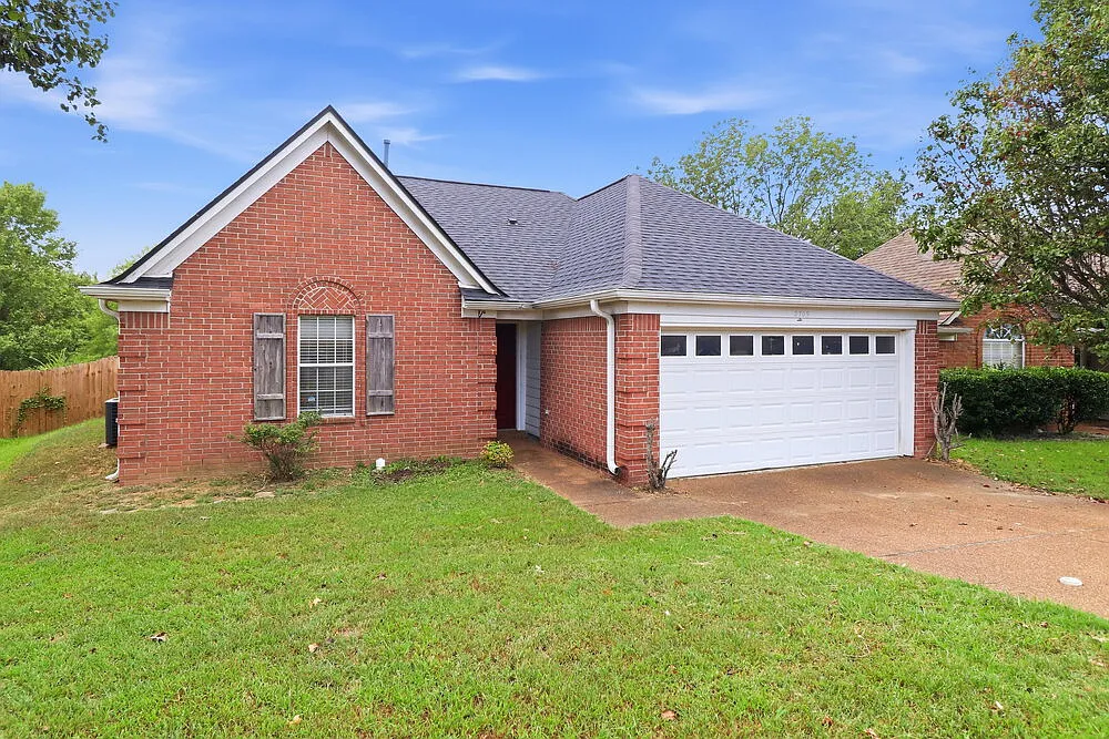 3 bed, 2.0 bath, 1288 sqft, $1,705 — Photo 2