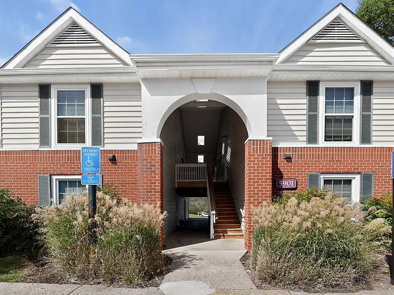 Brittany Commons Apartments — Photo 53