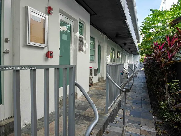 1120 Euclid Ave #6 — Photo 12