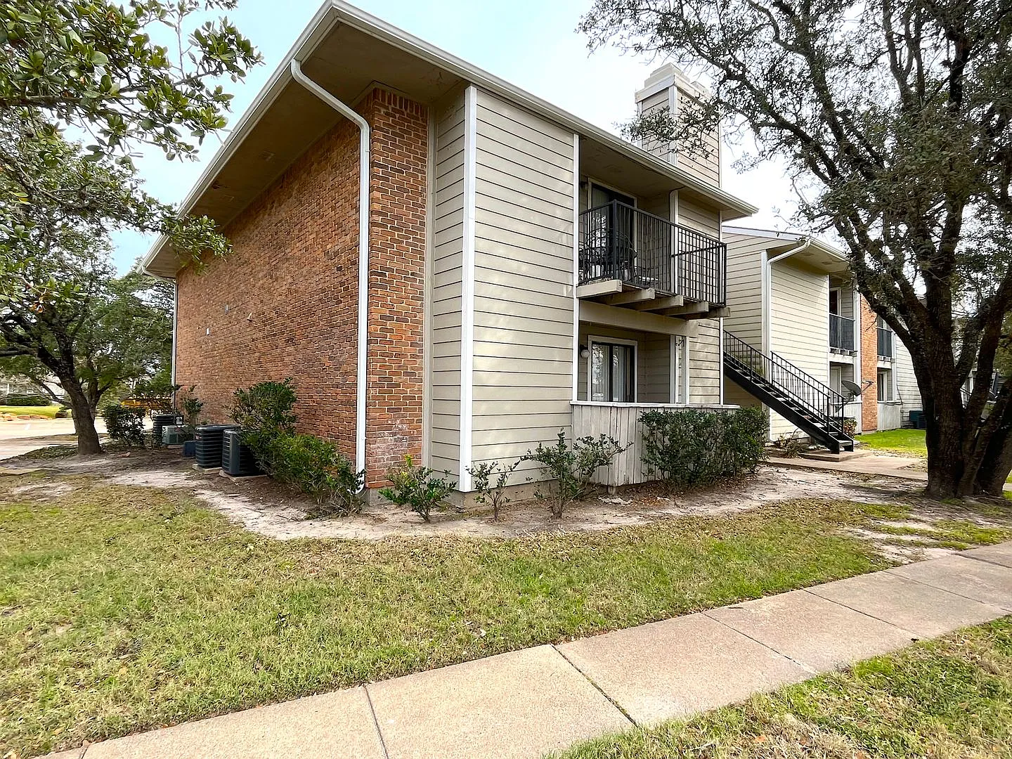 Sublease Available July Spacious One Bedroom Condo Close To Campus On The Bus Route — Photo 1