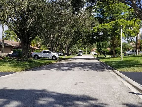 5th image of 653 NW 110th Ave
