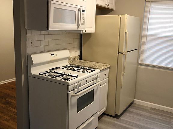 3rd image of 1314 Maple Dr