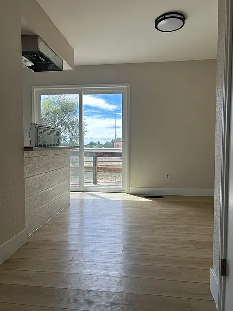 4 bed, 1460 sqft, $2,400 — Photo 2