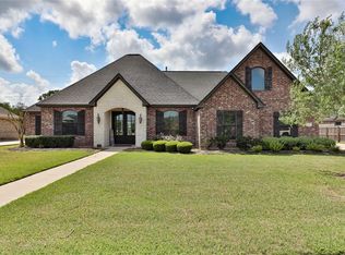 717 Rustic Oaks Dr, Angleton, TX 77515