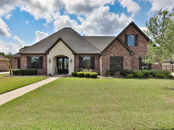 717 Rustic Oaks Dr, Angleton, TX 77515