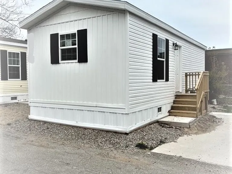 3011 Garfield Rd N #5 — Photo 1
