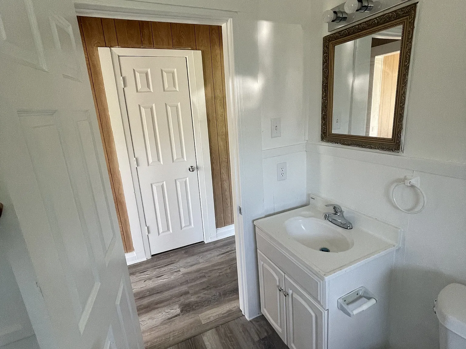 206 South King Street - B — Photo 3