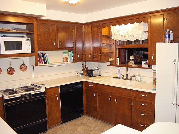3rd image of 1900 Smith Farm Cir