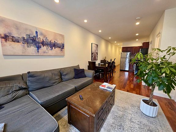 2nd image of 402 W 44th St #4V