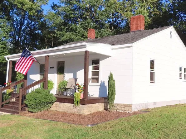 202 Oak Hill Dr, Mount Airy, NC 27030