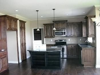 3rd image of 513 SW Lake Side Dr