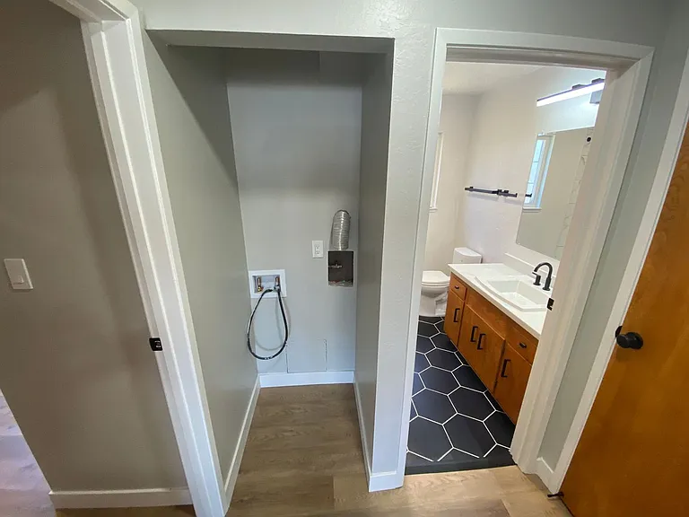 150th Avenue Apartments — Photo 7
