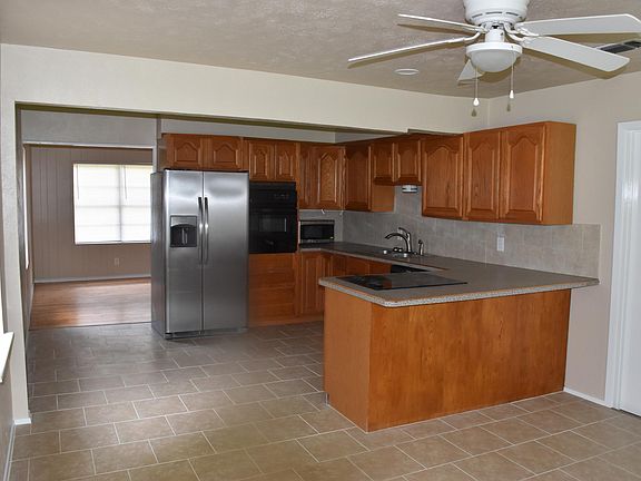 4th image of 5609 Watters Pl