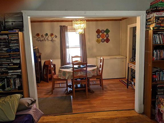 3rd image of 329 Plum St