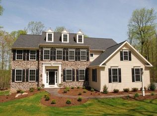 69 Woodland Dr, Honey Brook, PA 19344