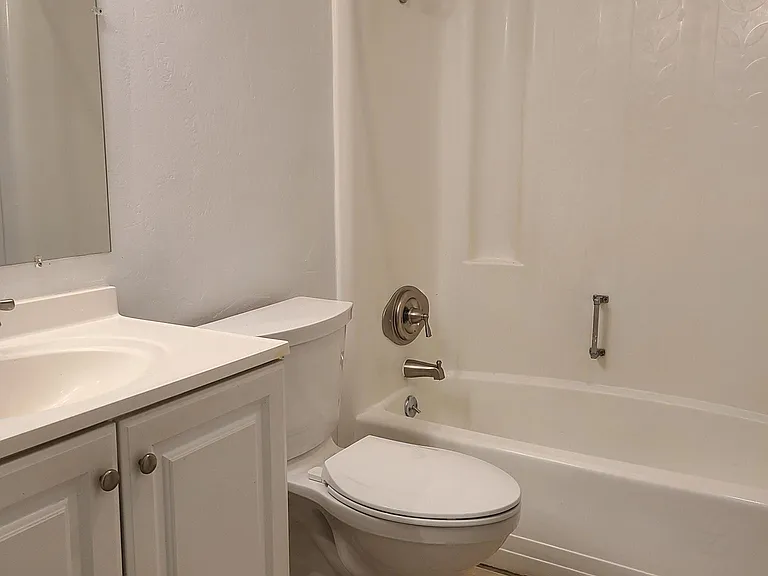 1817 E Grand Ave #16 — Photo 21