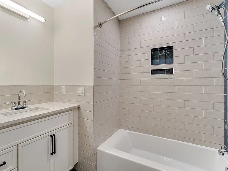 Bank Street Apartments — Photo 54