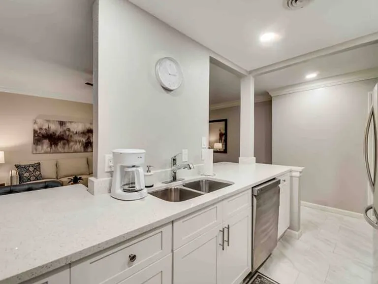 E Avenue J — Photo 12