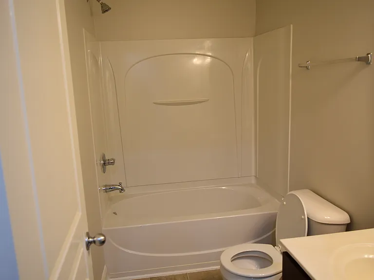 Common second full bathroom upstairs