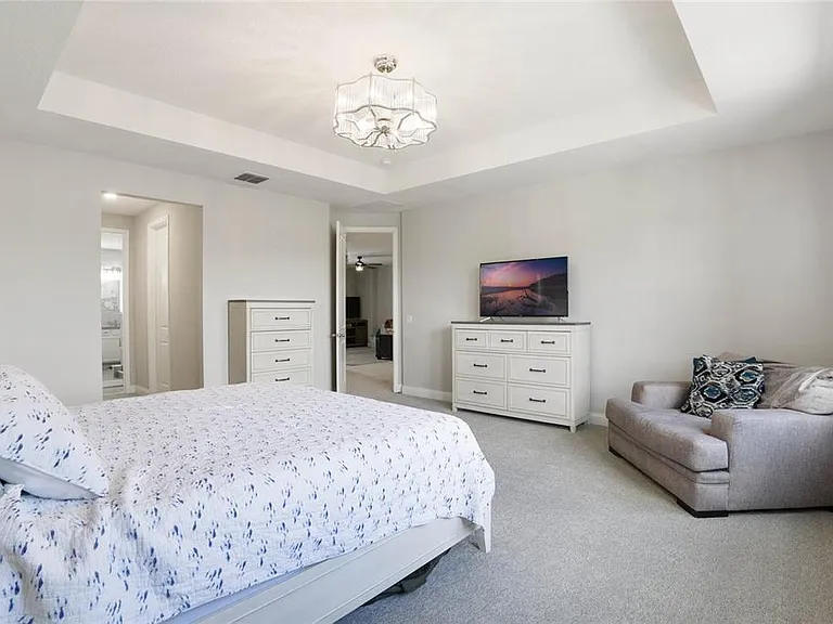 8414 Vivaro Isle Way — Photo 40