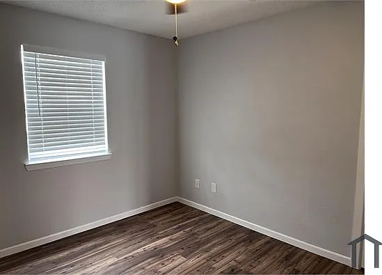 405 Root Ave #16 — Photo 12