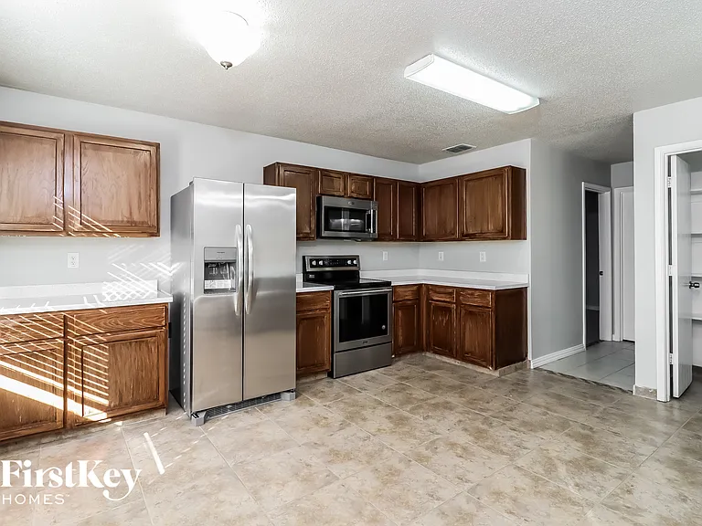 3913 Fox Run Dr — Photo 7