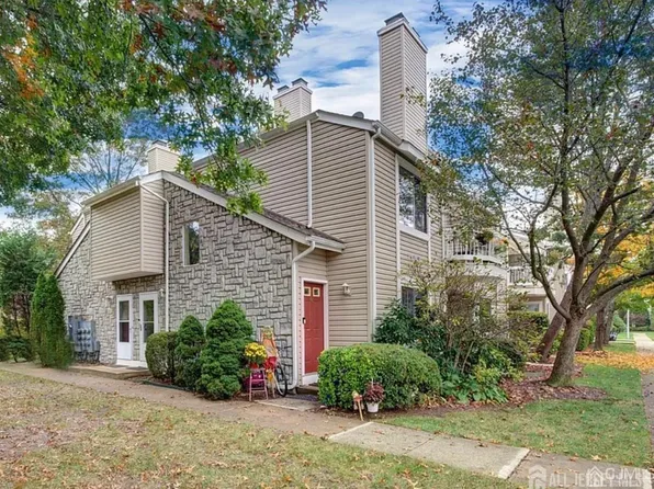 45 Chatham Sq, Parlin, NJ 08859