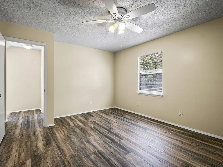 1016 Assisi Ln — Photo 29