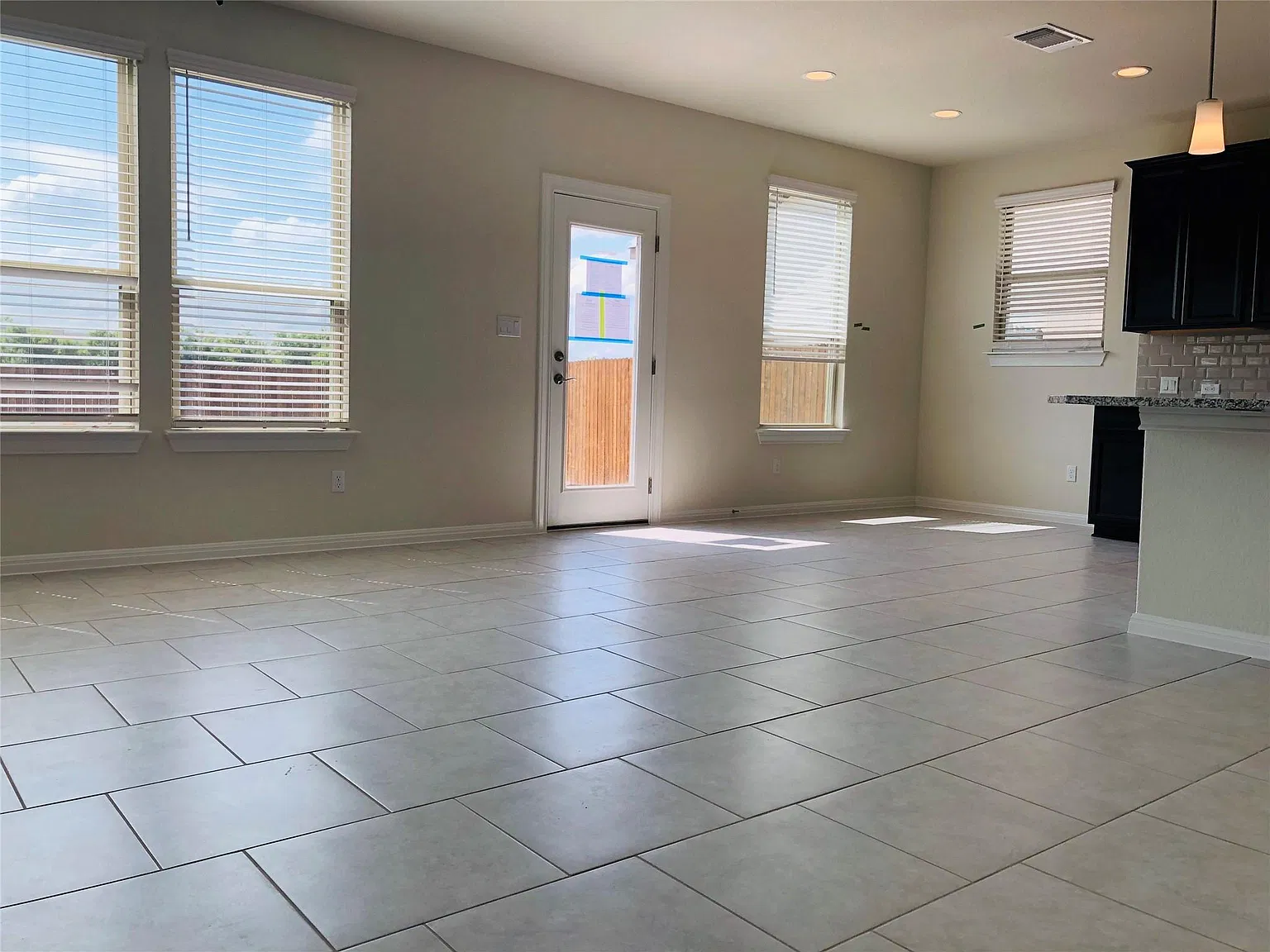 3 bed, 2.5 bath, 1846 sqft, $2,095 — Photo 4