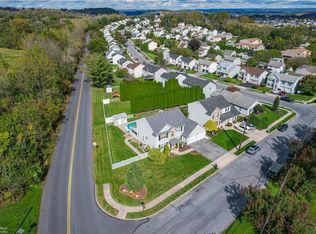 5668 N Coplay Rd, Whitehall, PA 18052